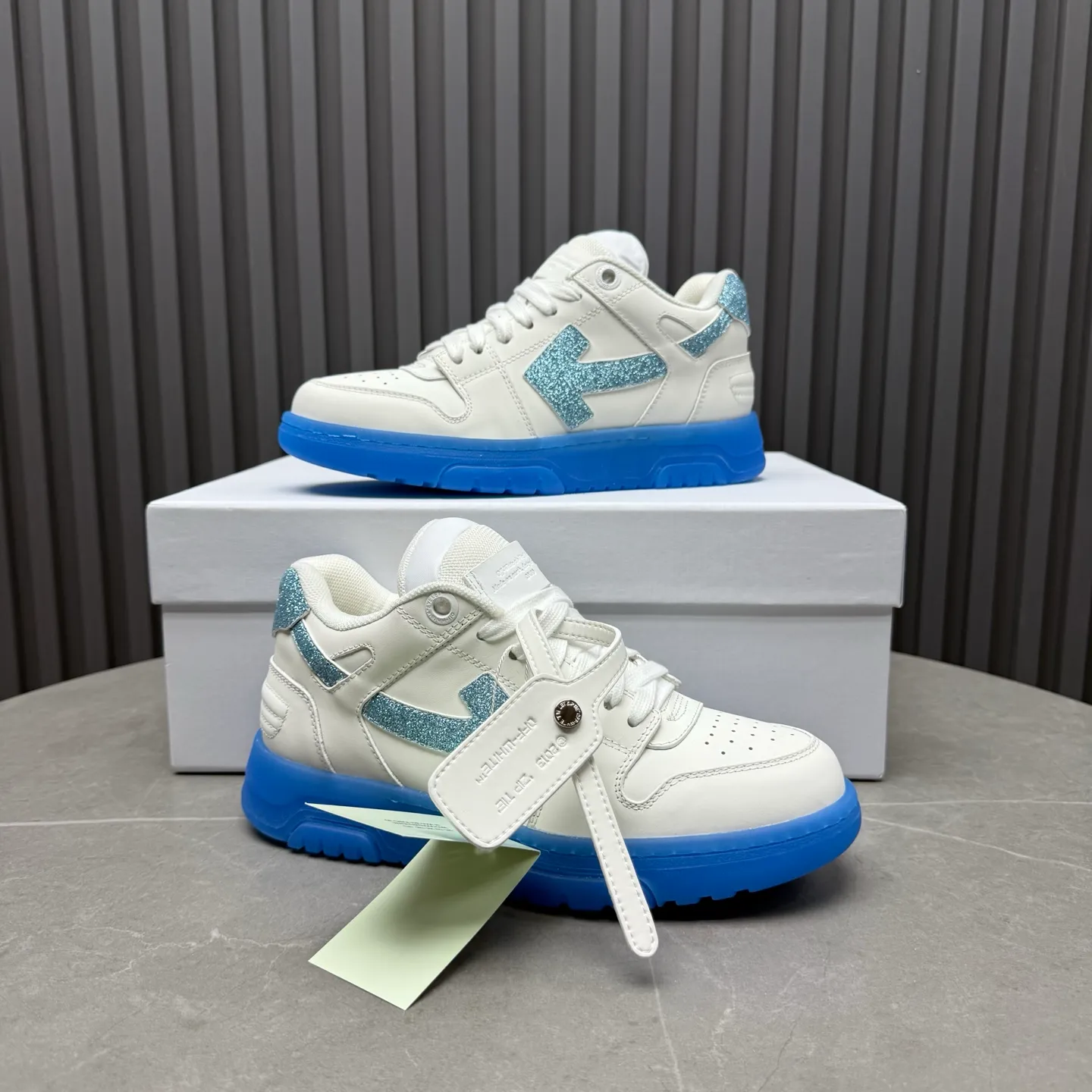【off- white】P: 620💰Couple model👫, Size: 35-44 (Customized for men 38.45.46) High-quality version👊 "Out of office" series original molding, original lasting, production process 1:1 Original ➰OFF GRAY WHITE OW ➰ First-layer cowhide Imported skin-friendly and environmentally friendly polyester mesh Original molding high elastic and environmentally friendly molding pad Made with the original lasting process. The original molded rubber outsole (never yellows and deforms) has a super correct shape, bright color and strong three-dimensional effect👍. Packaging💯Full set of packaging synchronized with the official website (branded paper, certificate of quality, branded cloth bag)